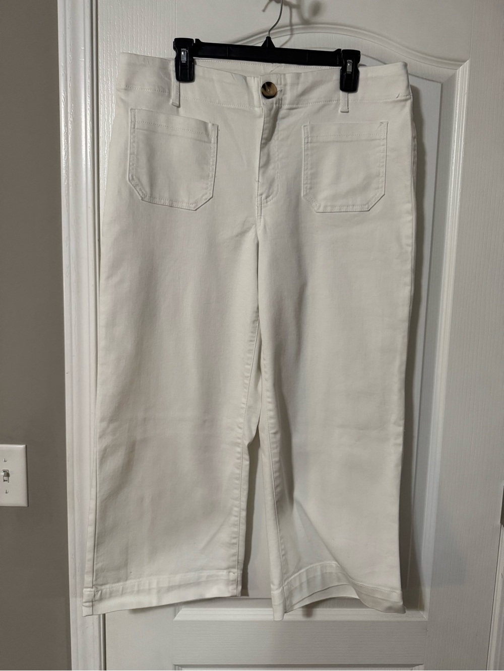 Women's White Cropped Jeans with Front Patch Pockets